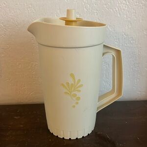 Vintage Tupperware quart pitcher